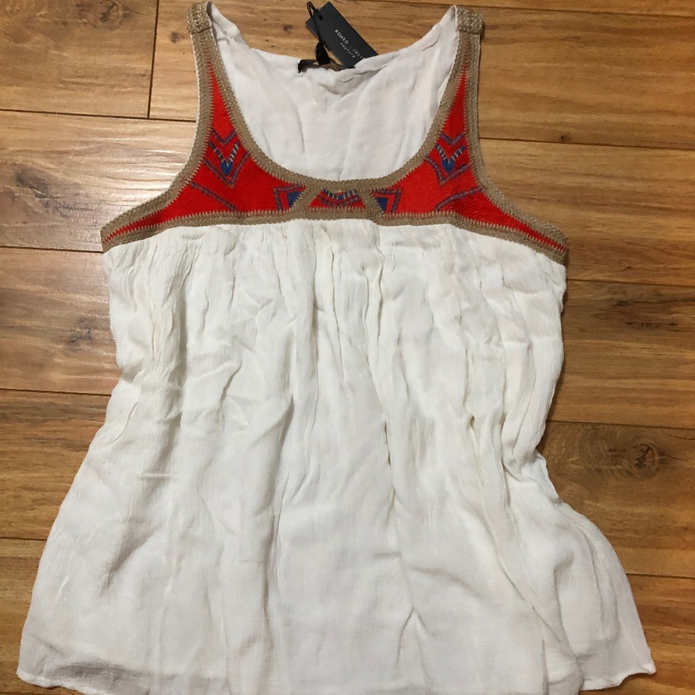 NWT Sleeveless white embroidered BoHo top FLOWY